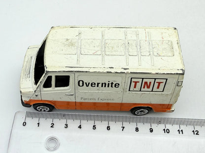 MERCEDES BENZ 207D OVERNITE TNT, Corgi, Die cast, Biały, 1:43, Resoraki – zdjęcie 6