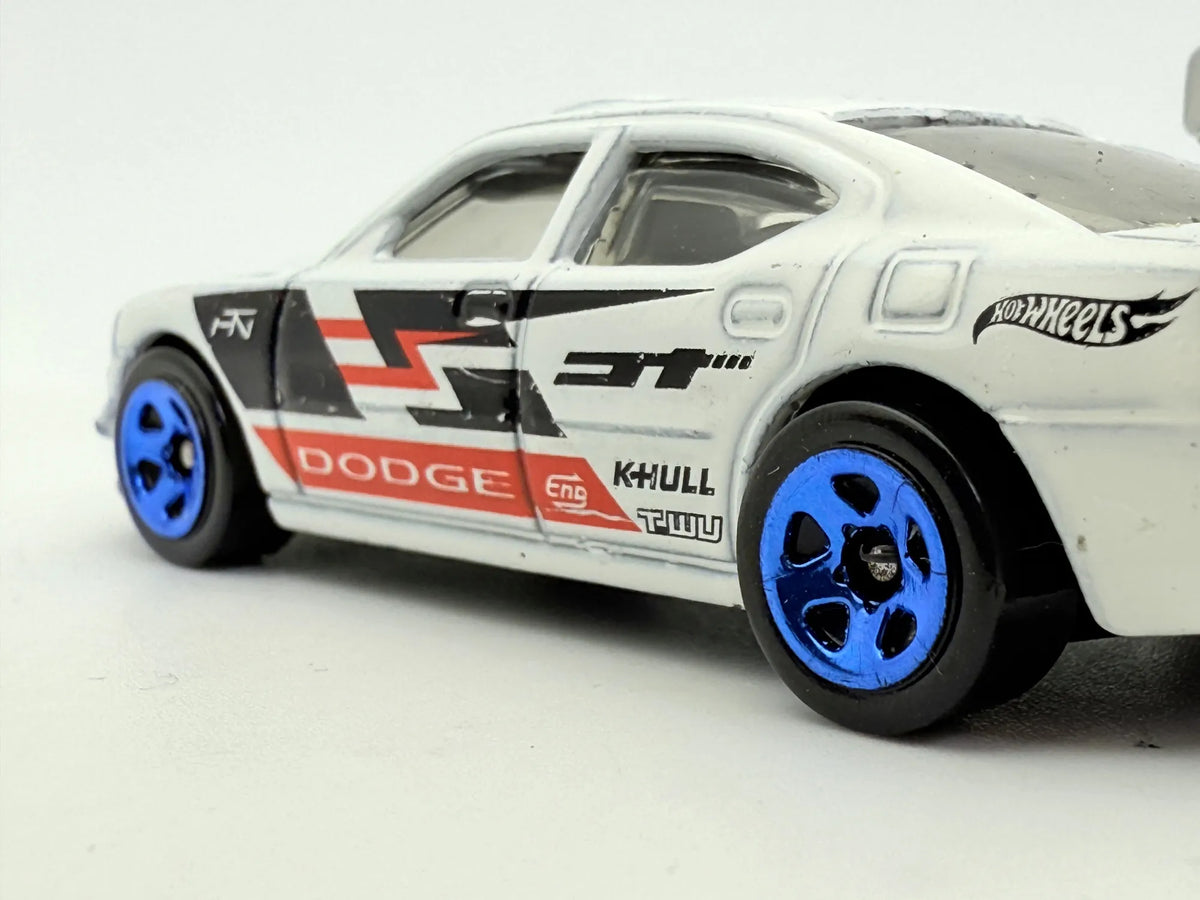 Dodge Charger Drift Hot Wheels Biała 1:64 – zdjęcie 6