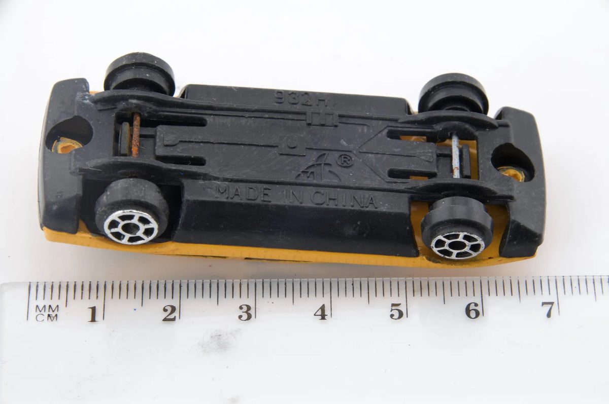 Sportowy Coupe Żółty 1:64 – zdjęcie 6