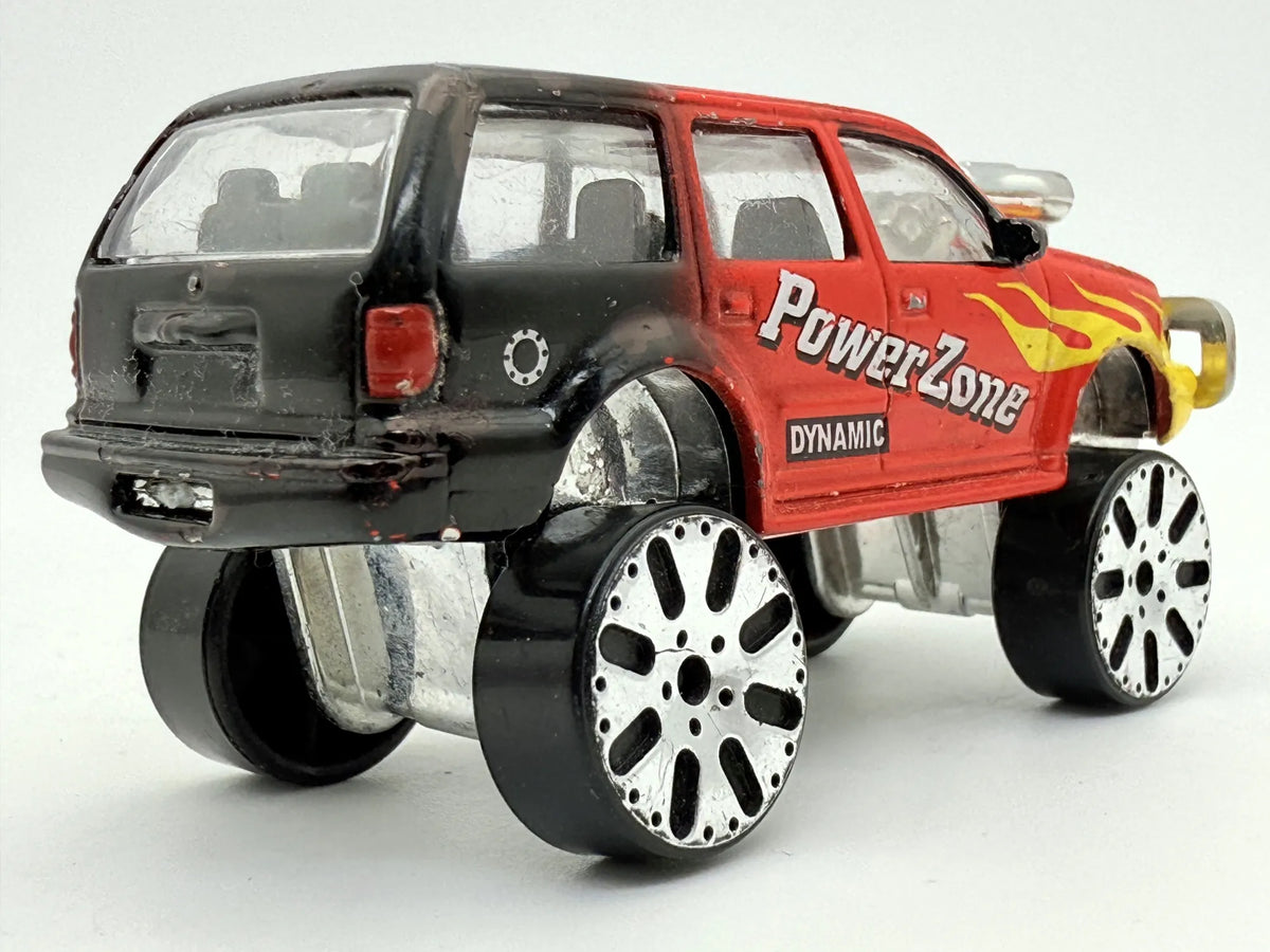 Ford Explorer Czerwono-Czarna 1:64 – zdjęcie 6
