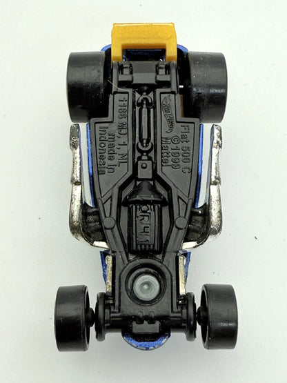 Fiat 500 C Hot Wheels Niebieski 1:64 – zdjęcie 6