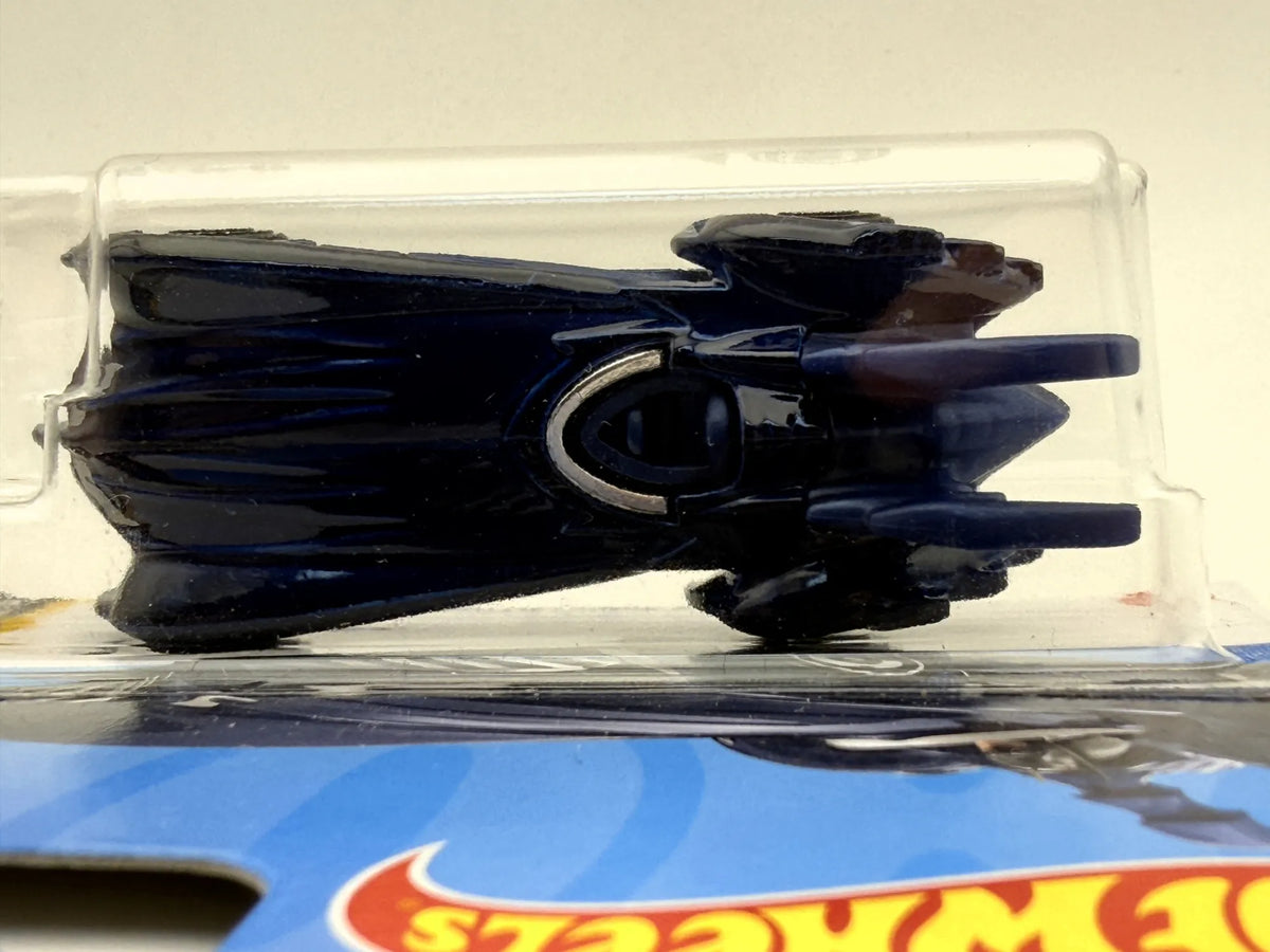 BATMAN & ROBIN BATMOBILE Mainline Hot Wheels 2024 Niebieski 1:64 – zdjęcie 6
