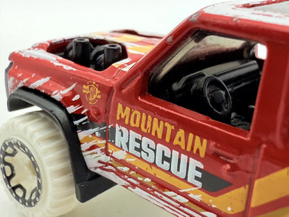 Nissan Patrol Custom Hot Wheels 2022 Czerwony 1:64 – zdjęcie 6