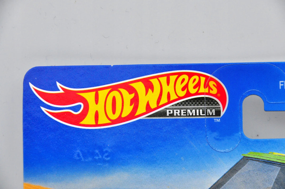 Range Rover Classic Hot Wheels 2021 Żółto-Czerwono-Czarna 1:64 – zdjęcie 6