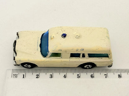 MERCEDES BENZ BINZ AMBULANCE Matchbox '60 Biała 1:64 Made in Anglia – zdjęcie 6