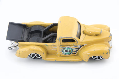 40 Ford Hot Wheels Żółta 1:64 – zdjęcie 6