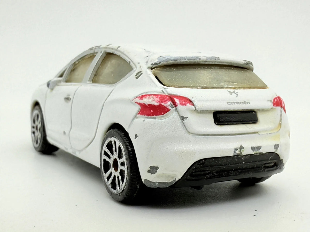 Citroën Ds4 Majorette Biała 1:64 – zdjęcie 6