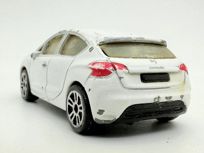 Citroën Ds4 Majorette Biała 1:64 – zdjęcie 6