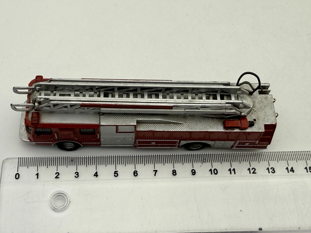HEAVY-DUTY FIRE DEPARTMENT LADDER TRUCK, Straż pożarna, AmerCom, 1:72 – zdjęcie 6
