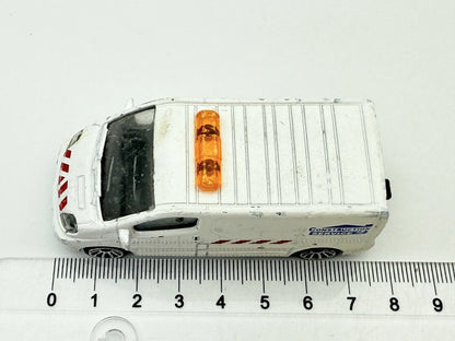 RENAULT TRAFIC, Karetka, Majorette, Resoraki, Die cast REF:239B, Biały 1:64 – zdjęcie 6