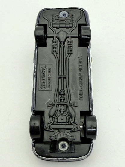Ford Crown Victoria Realtoy Granatowy 1:64 – zdjęcie 7
