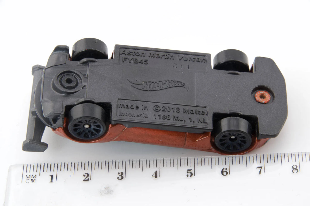 Aston Martin Vulcan Hot Wheels Pomarańczowy 1:64 – zdjęcie 7