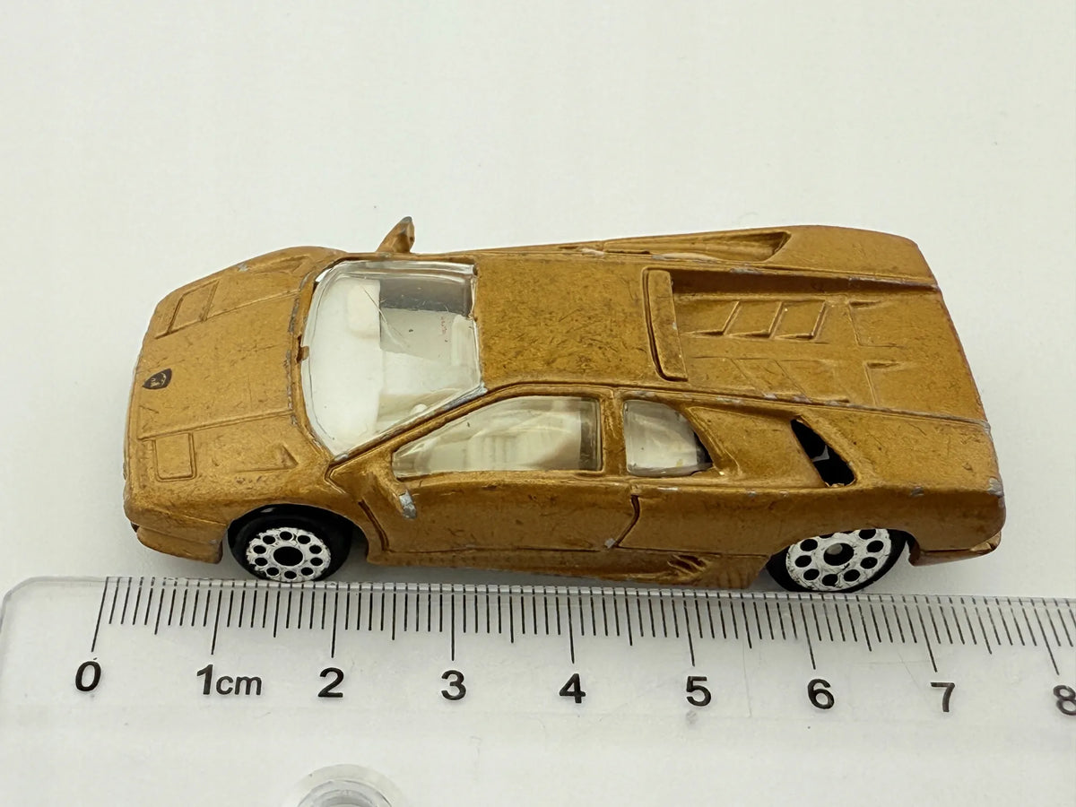 Ferrari F40 Maisto Złoty 1:64 – zdjęcie 7