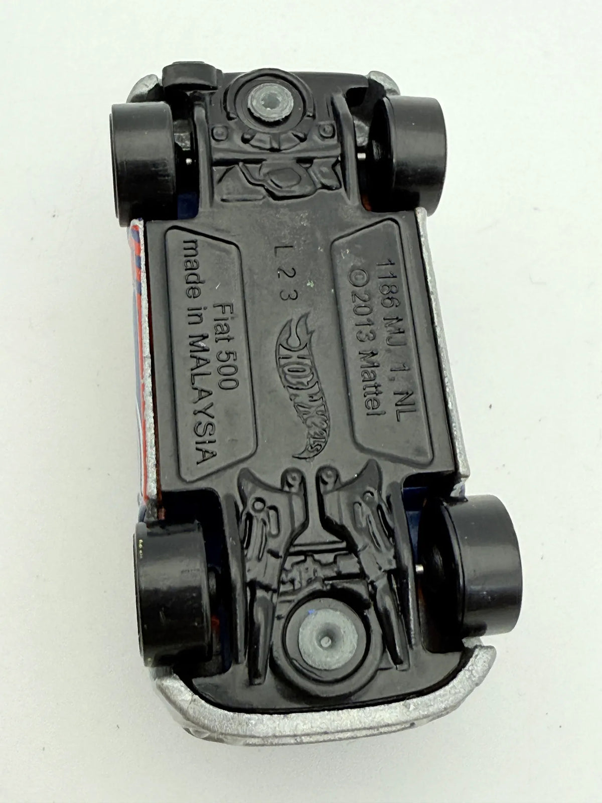 Fiat 500 Hot Wheels 2013 Srebrna 1:64 – zdjęcie 7