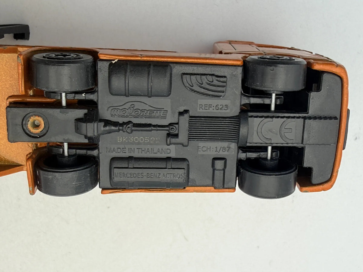 Ciężarówka MERCEDES-BENZ ACTROS Majorette 1992 Pomarańczowy 1:87 – zdjęcie 7
