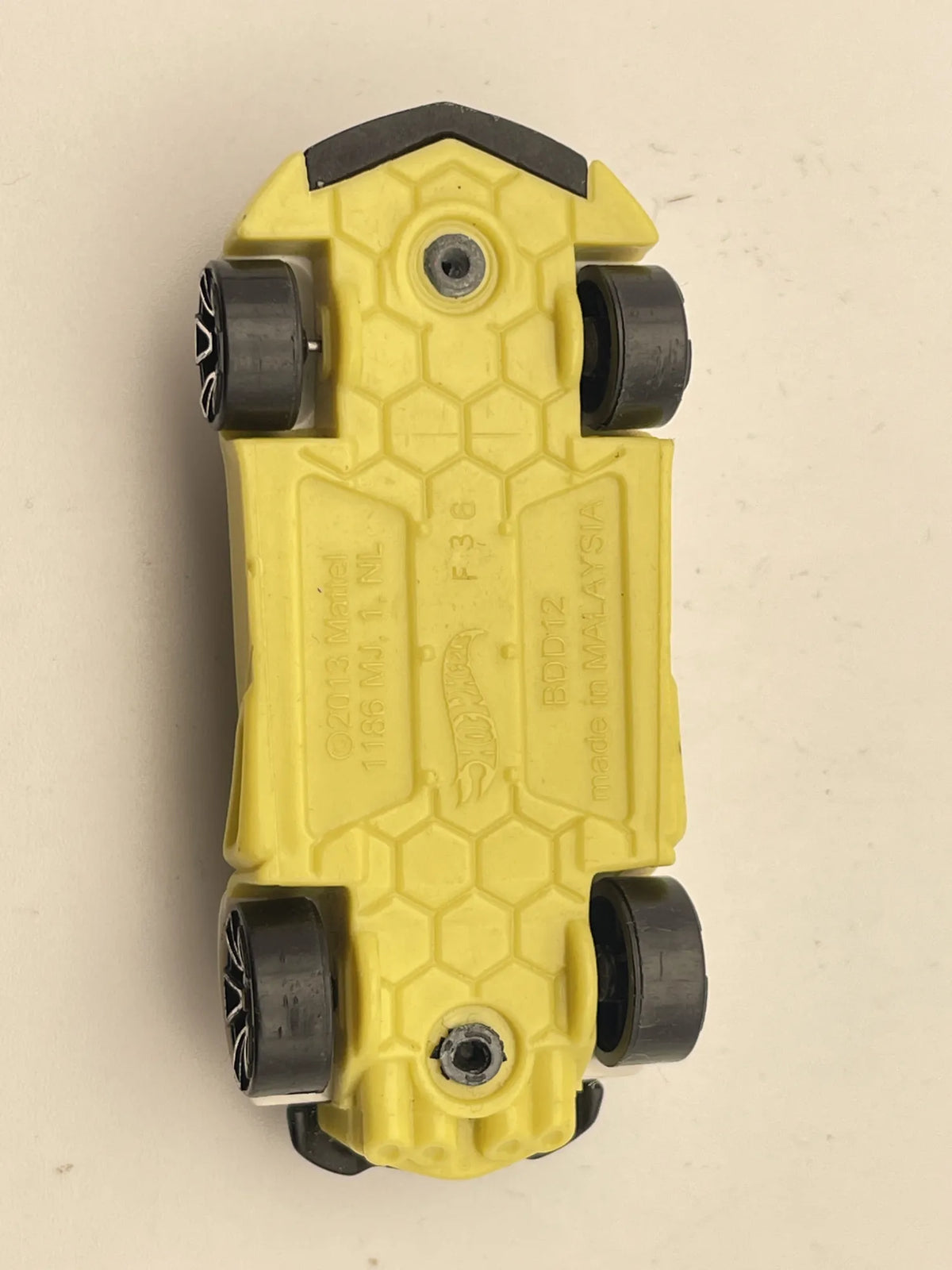 MR11 - Marco Reusa, Futbol Hot Wheels, Die cast BDD12, Czarno-Żółty, 1:64 – zdjęcie 7