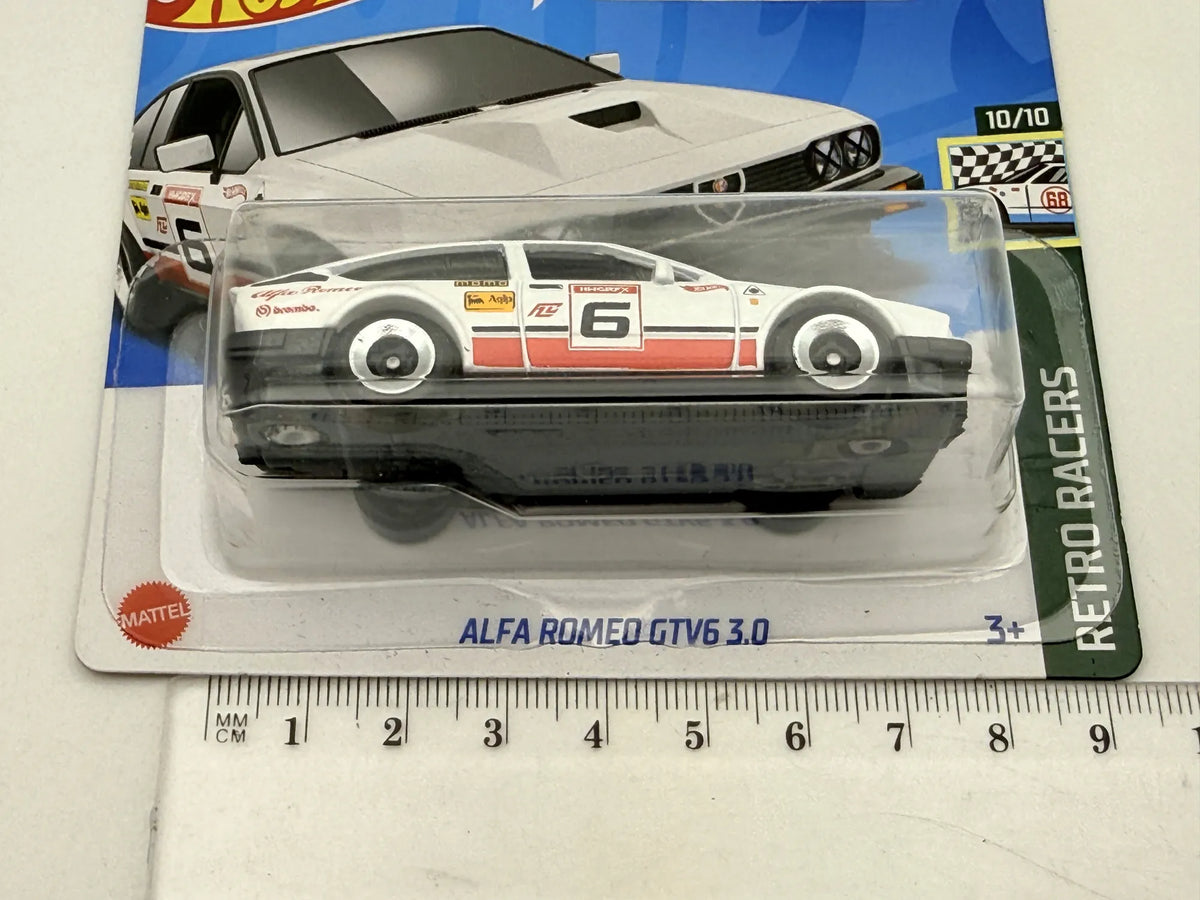 ALFA ROMEO GTV6 3.0 Retro Racers Hot Wheels 2023 Biały 1:64 – zdjęcie 7