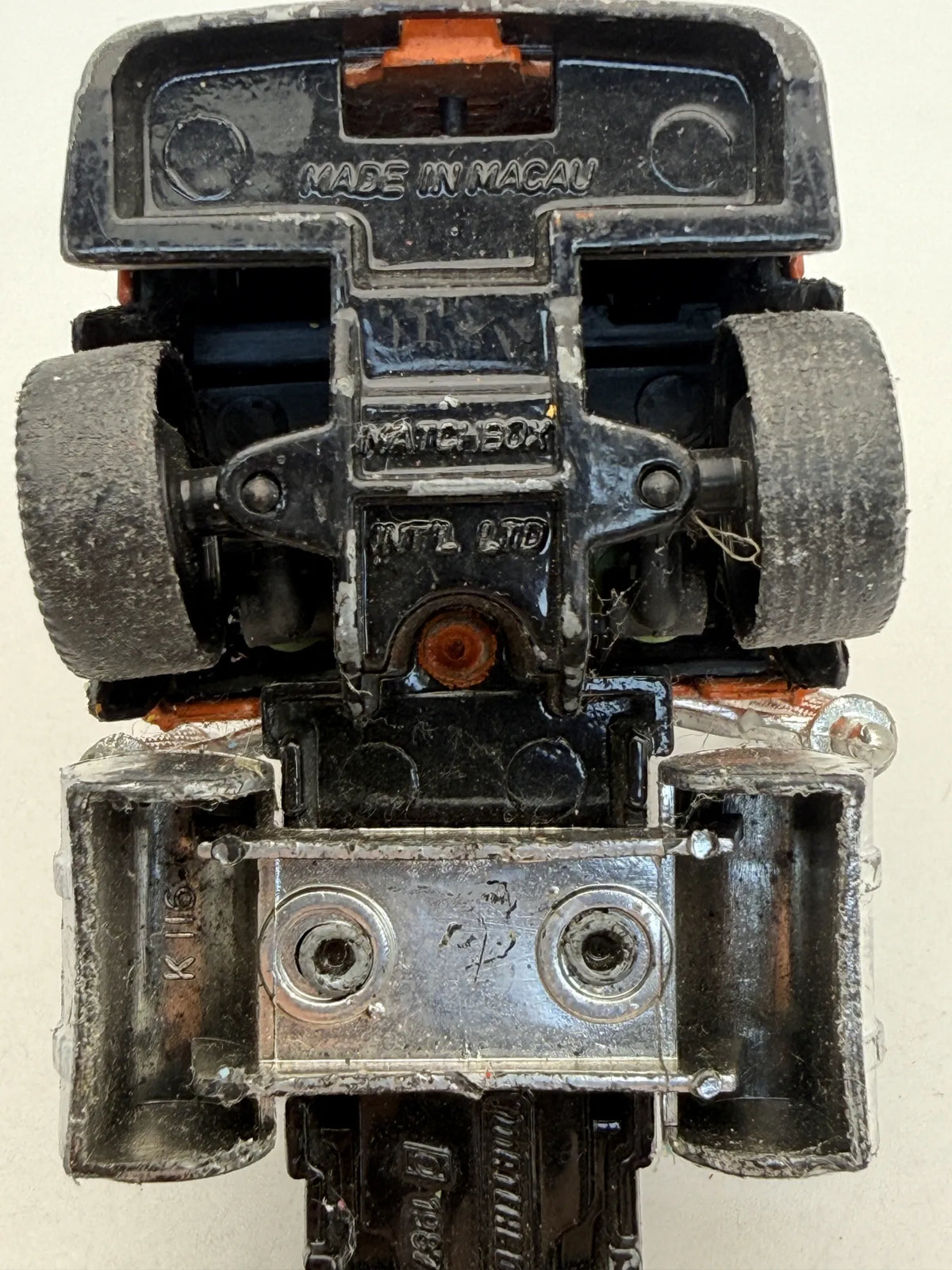 Ciężarówka Iveco Matchbox Pomarańczowy 1:64 Made in Macau – zdjęcie 7