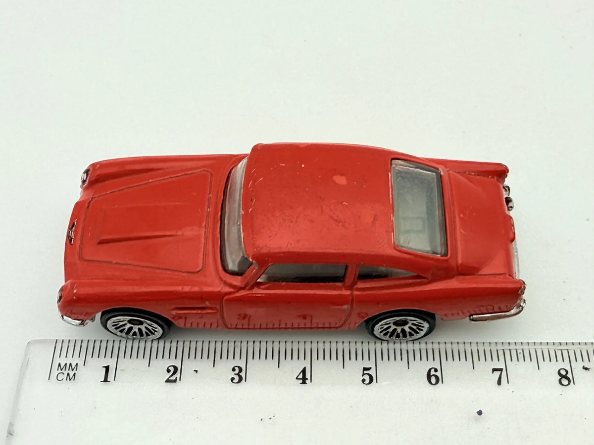 Aston Martin 1963 Db5 Hot Wheels Czerwony 1:64 – zdjęcie 7