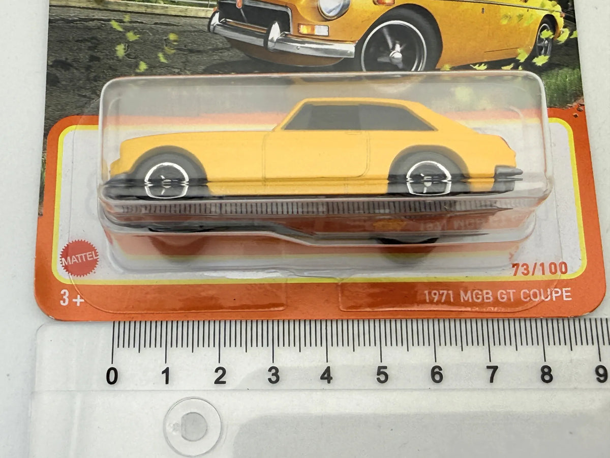 1971 MGB GT COUPE Superfast Matchbox 2022 Żółty 1:64 – zdjęcie 7