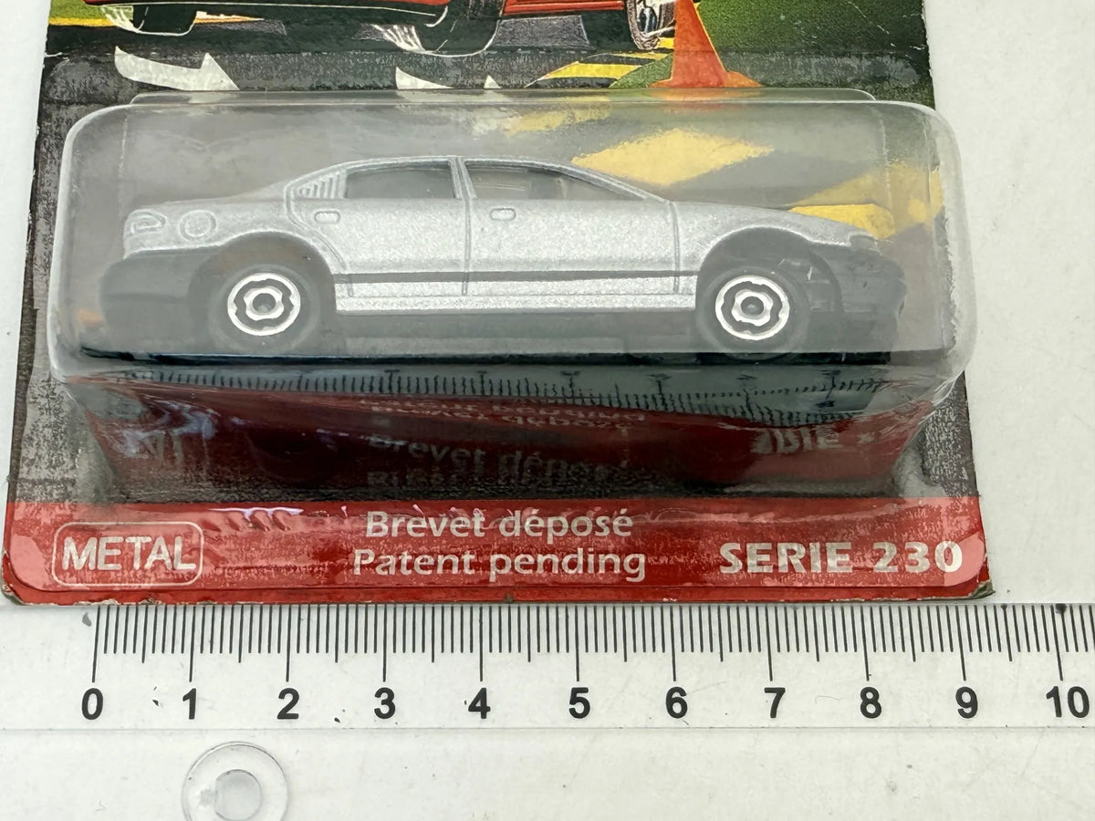 Ford Mondeo SuperS Majorette 1995 Srebrny 1:64 – zdjęcie 7