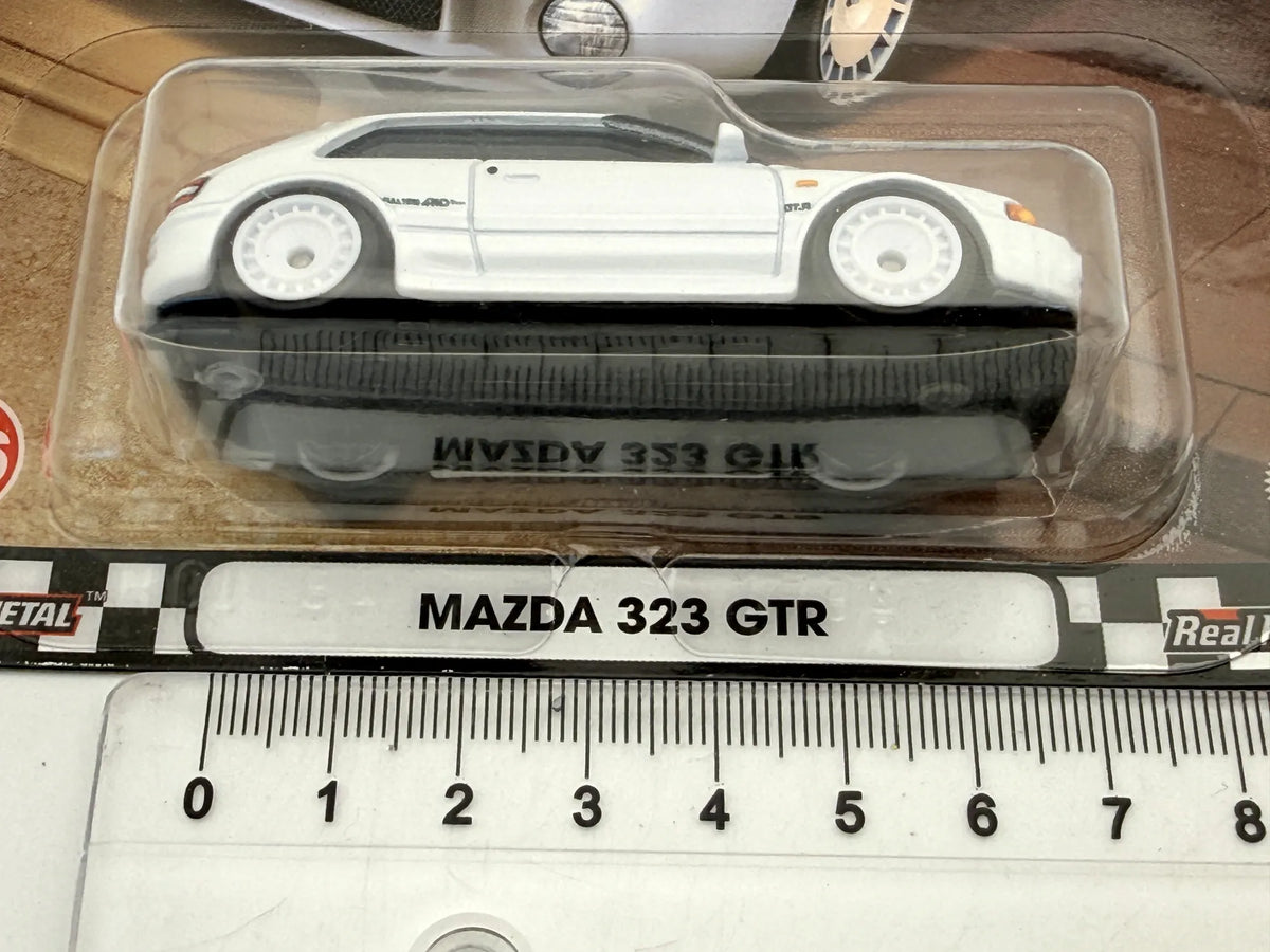 MAZDA 323 GTR Hot Wheels 2022 Biały 1:64 Hatchback – zdjęcie 7