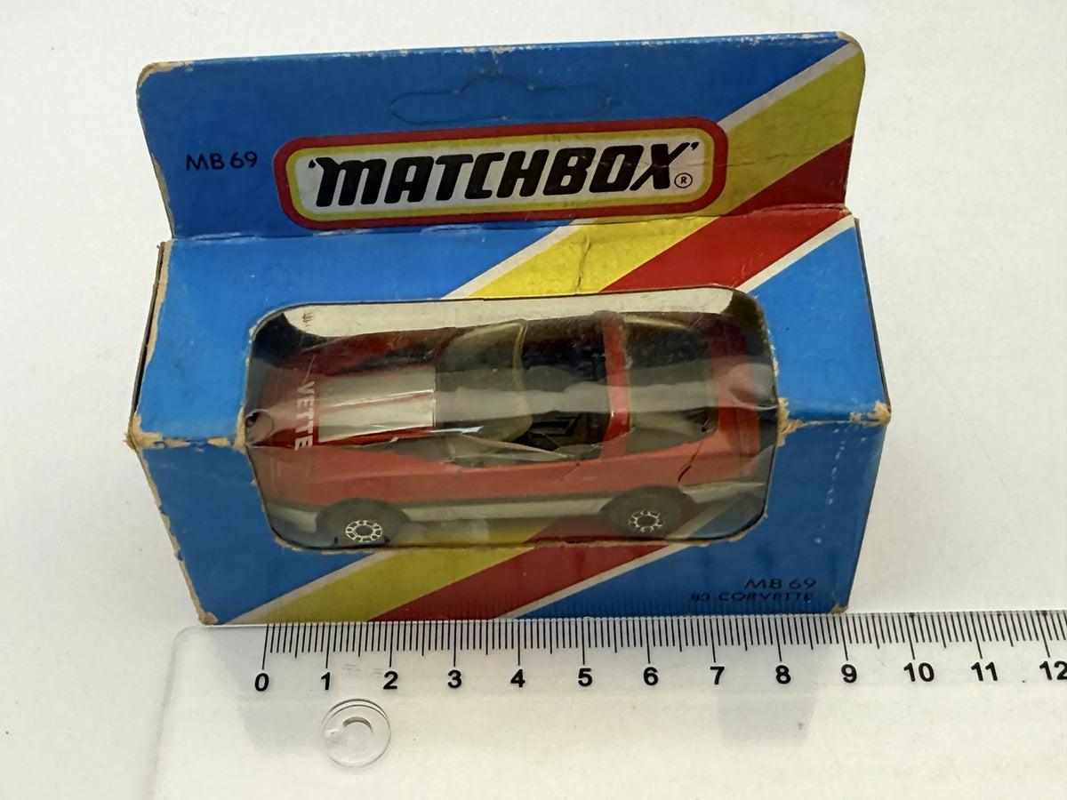 '83 CORVETTE Mainline Matchbox 1981 Czerwony 1:64 Made in Macau – zdjęcie 7