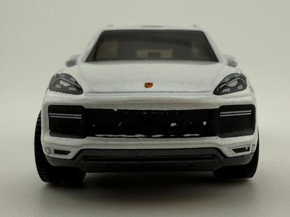Porsche Cayenne Turbo Mainline Matchbox 2021 Biały 1:64 – zdjęcie 7