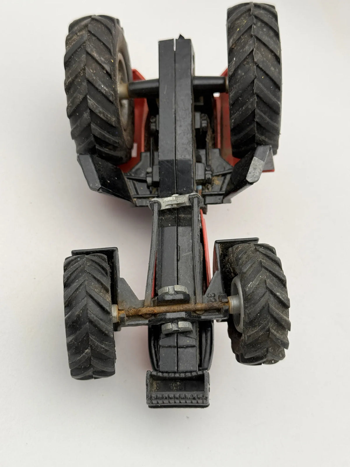 TRAKTOR CS150 CASE Z FIGURKĄ KIEROWCY Chap Mei Czerwony 1:25 – zdjęcie 7