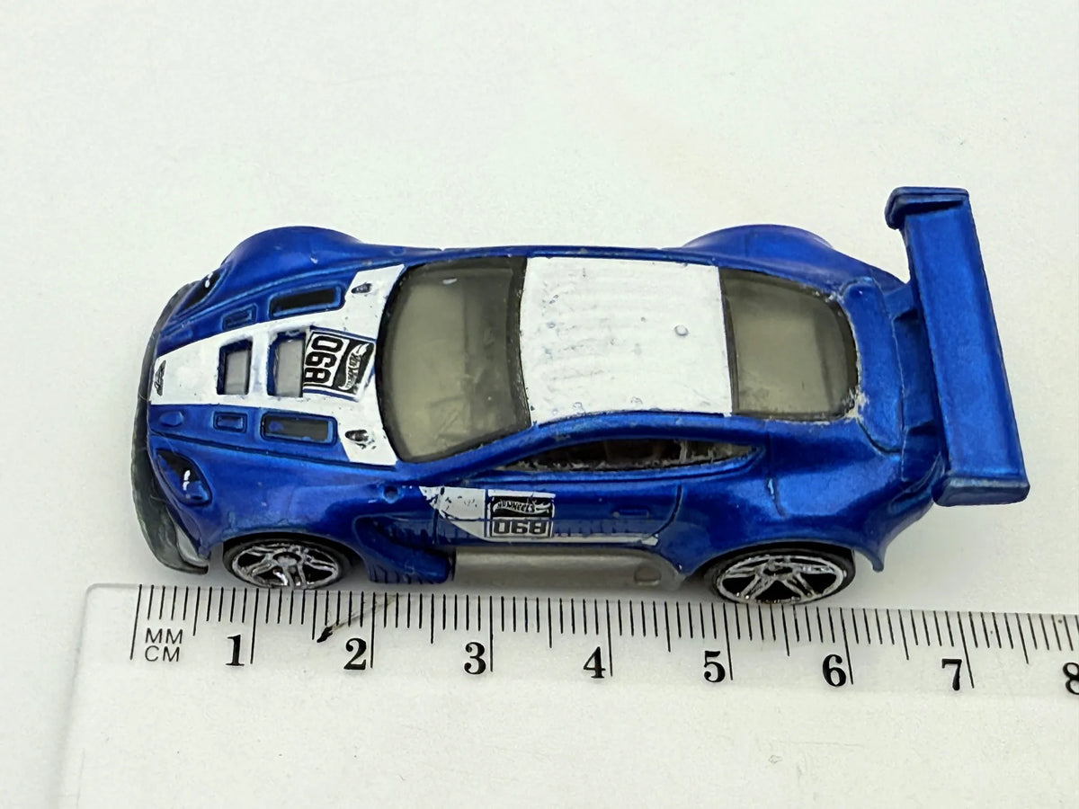 Aston Martin Vantage Gt3 Hot Wheels Niebiesko-Biała 1:64 – zdjęcie 7