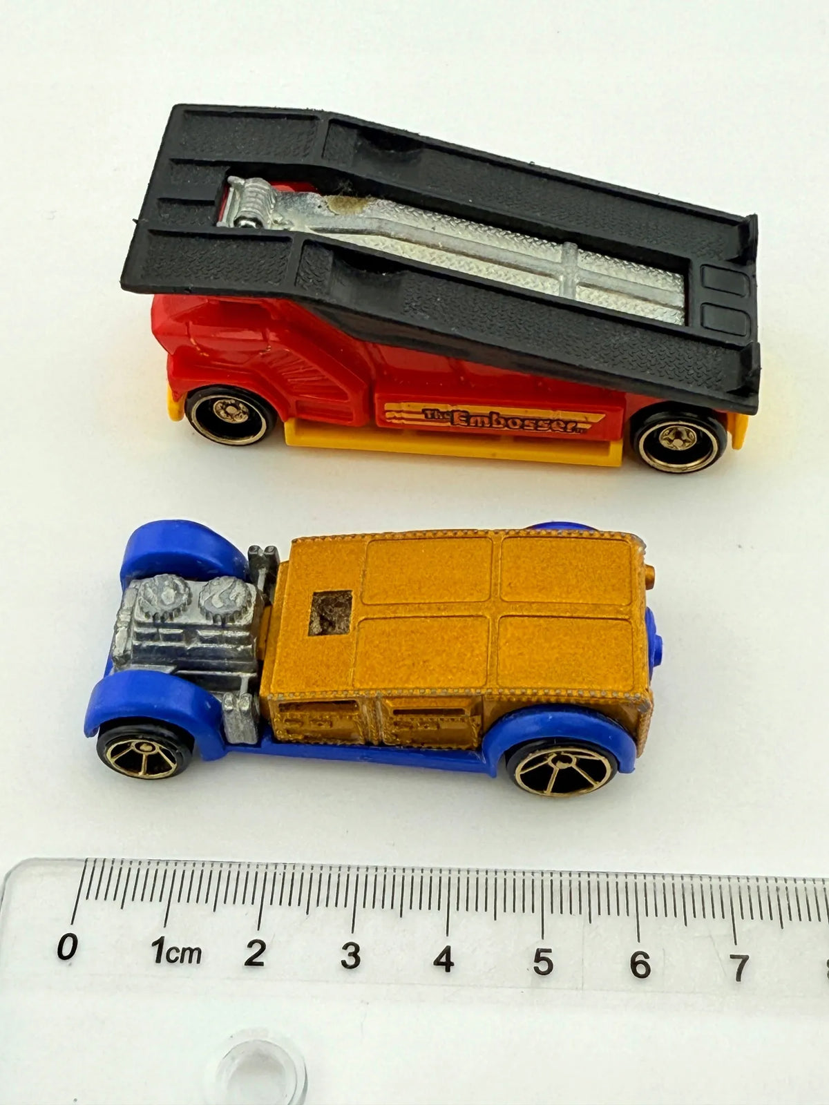 The Embosser Hot Wheels 2010 Żółty, 1:64 – zdjęcie 7