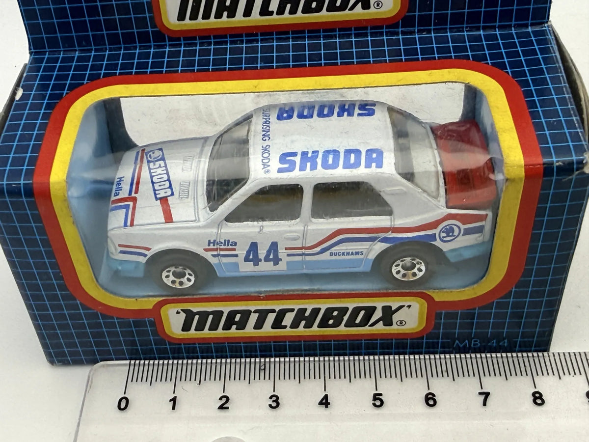 SKODA 130 LR Matchbox 1987 Biały 1:64 – zdjęcie 7