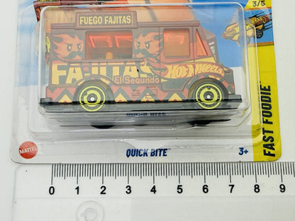 Quick Bite Hot Wheels 2025 Fast Foodie 1:64 Food Truck FUEGO FAJITAS – zdjęcie 7