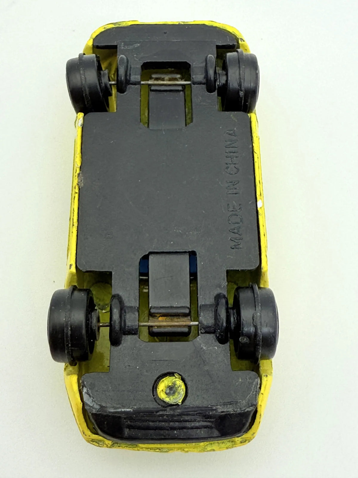 Porsche 928 Sport Grand Tour, Resoraki, Die cast 1:64, żółty – zdjęcie 7