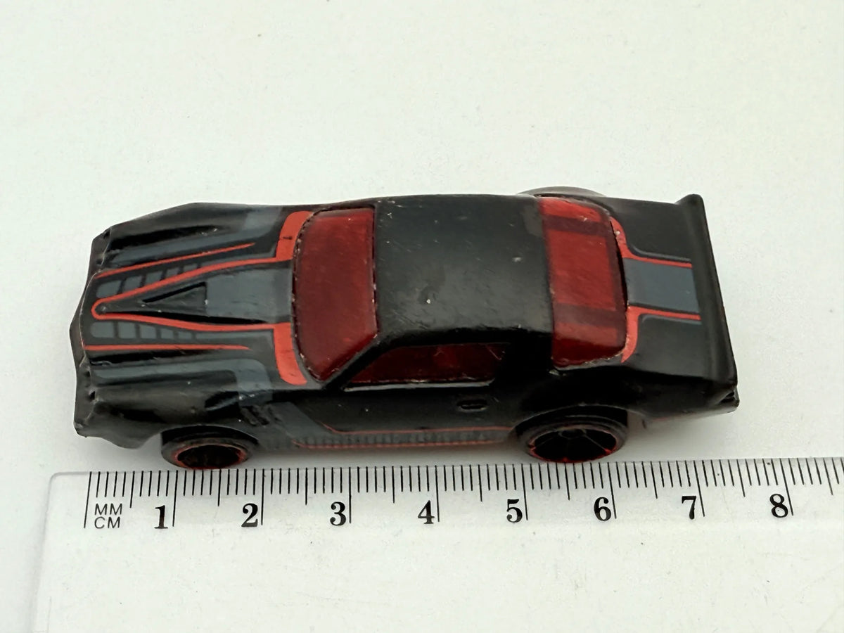 Camaro Z28 Hot Wheels Czarna 1:64 – zdjęcie 7