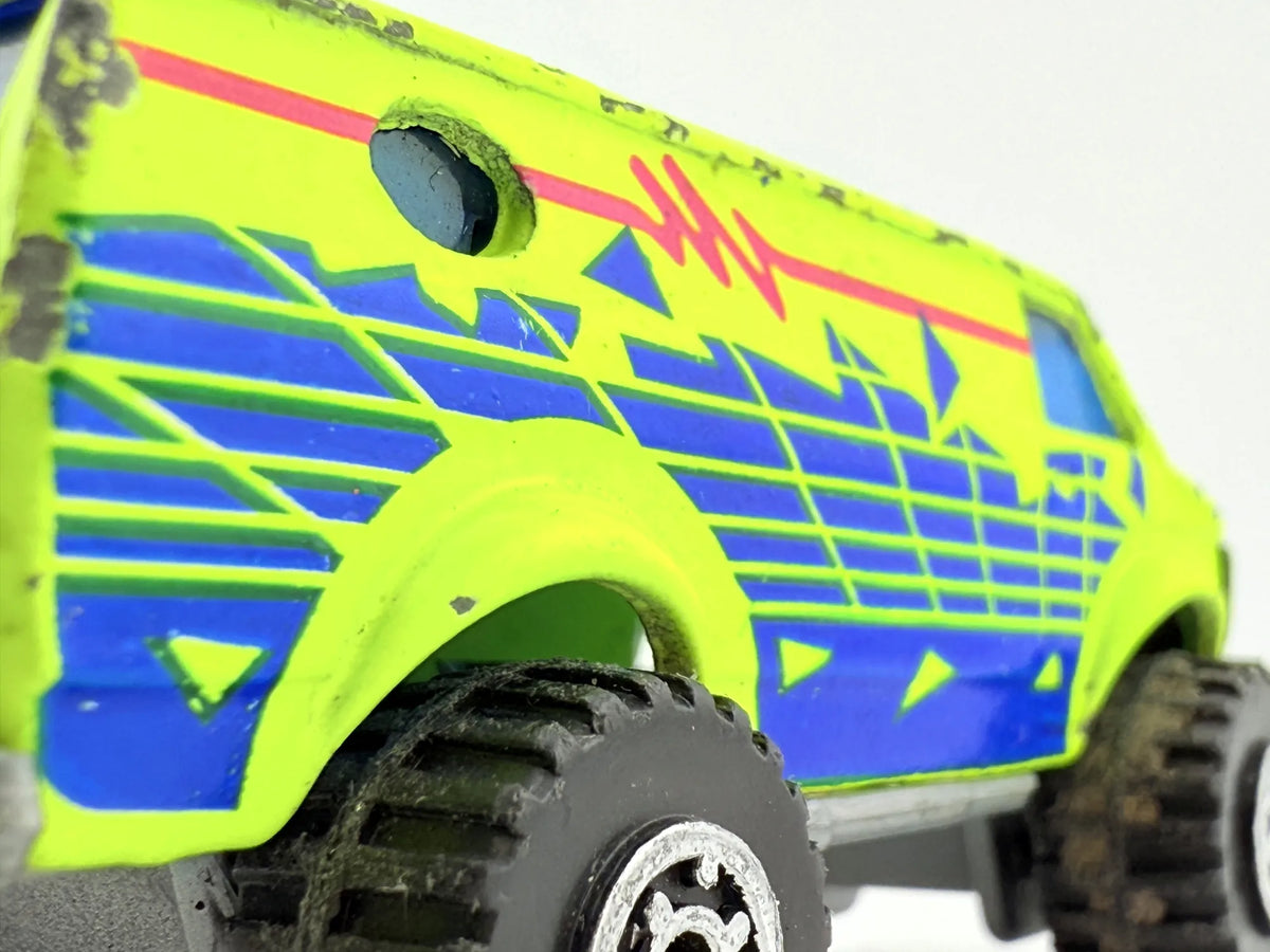 4X4 Chevy Van Matchbox Żółty 1:64 – zdjęcie 7