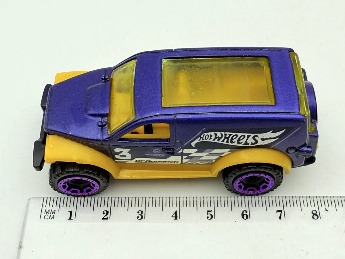 Suv Hot Wheels Fioletowy 1:64 – zdjęcie 7