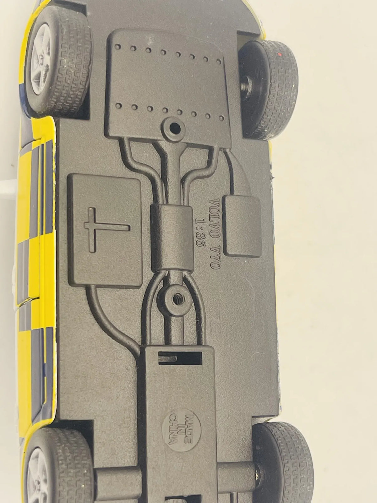 VOLVO V70 POLICE #35 Policja 2001 Biały 1:36 – zdjęcie 7