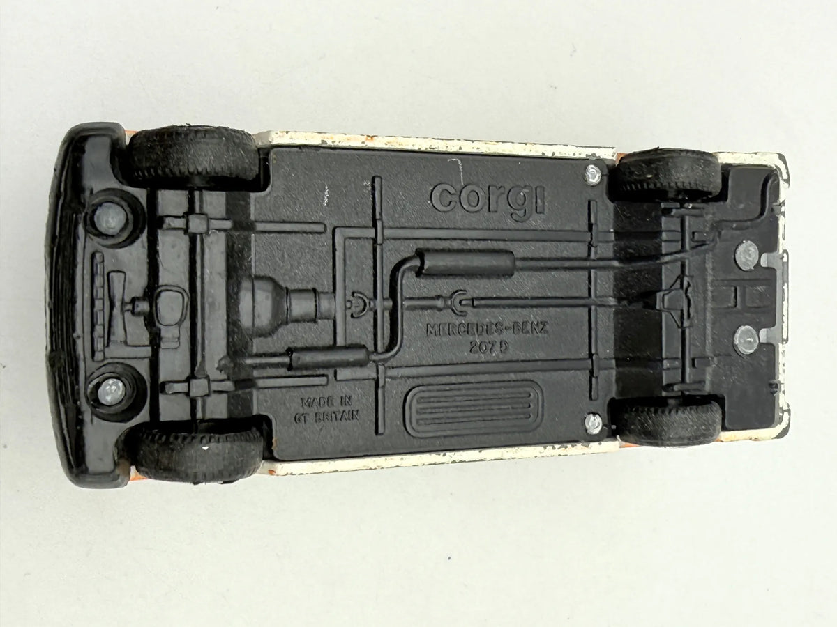 MERCEDES BENZ 207D OVERNITE TNT, Corgi, Die cast, Biały, 1:43, Resoraki – zdjęcie 7