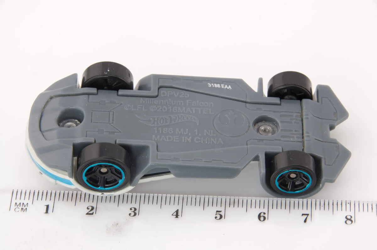Millennium Falcon Hot Wheels Biały 1:64 – zdjęcie 7