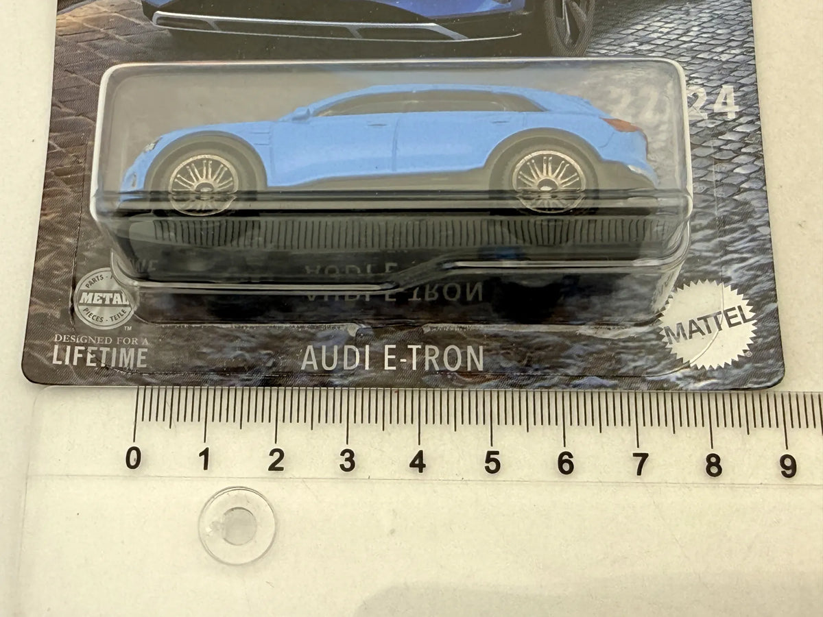 AUDI E-TRON European Streets Matchbox 2024 Niebieski 1:64 – zdjęcie 7