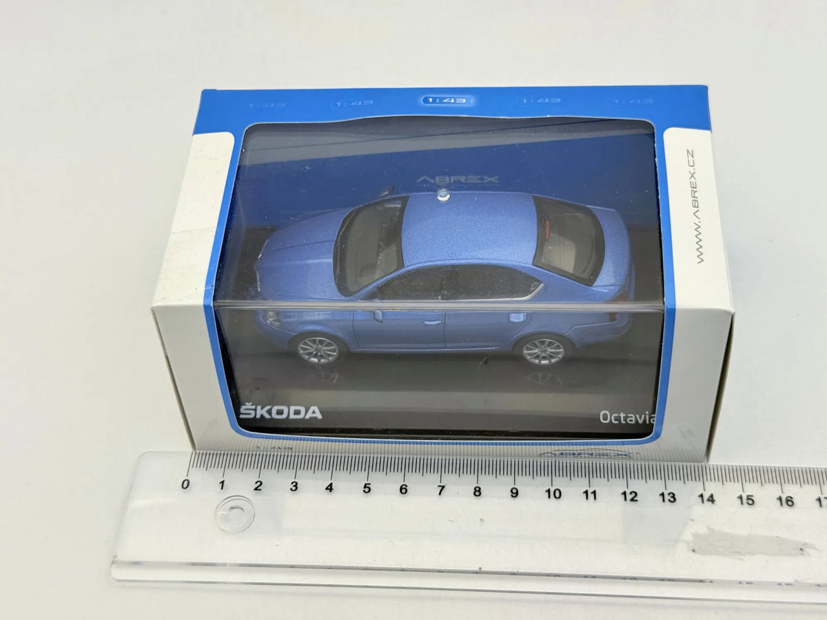 ŠKODA OCTAVIA MK3 Z 2012 R. Abrex Niebieski 1:43 – zdjęcie 7