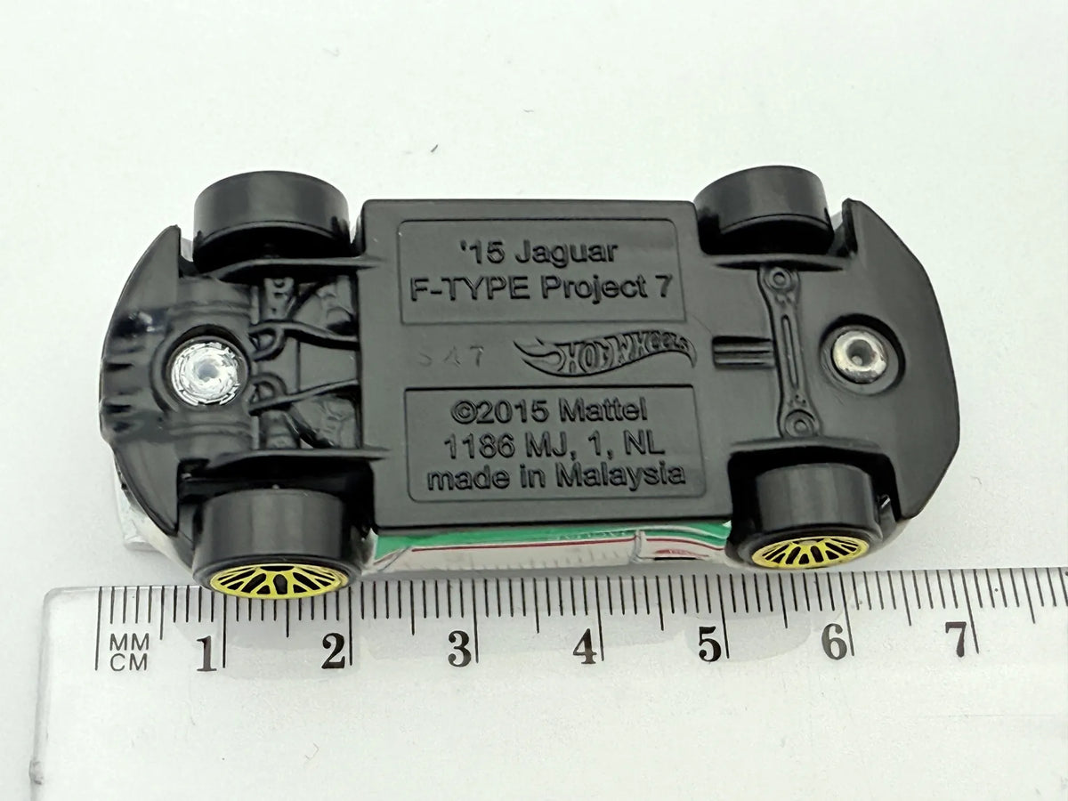 F-Type Project 7 Hot Wheels Biała 1:64 – zdjęcie 7