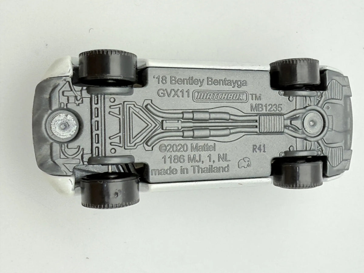 '18 BENTLEY BENTAYGA, SUV, Matchbox 2020, Die cast MB1235, Biała, 1:64 – zdjęcie 7