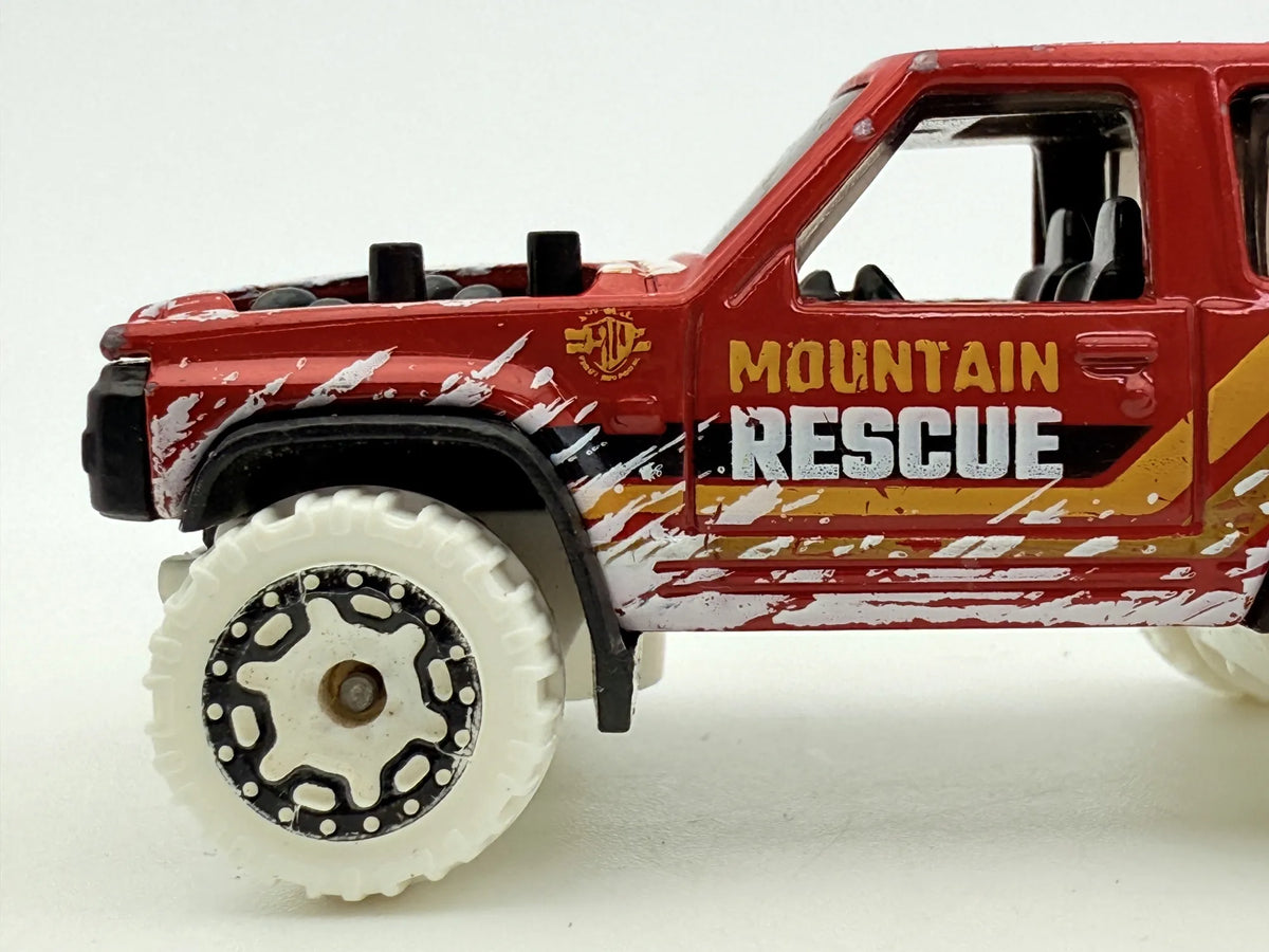 Nissan Patrol Custom Hot Wheels 2022 Czerwony 1:64 – zdjęcie 7
