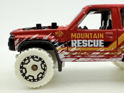 Nissan Patrol Custom Hot Wheels 2022 Czerwony 1:64 – zdjęcie 7