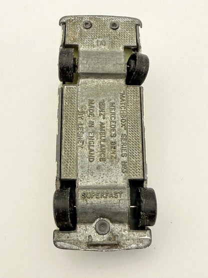MERCEDES BENZ BINZ AMBULANCE Matchbox '60 Biała 1:64 Made in Anglia – zdjęcie 7