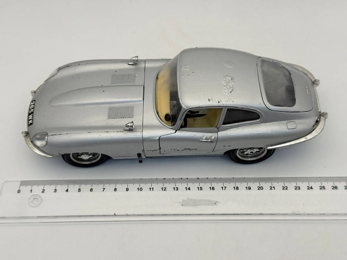 Jaguar E-Type Series 1 Coupe Bburago 1961 Srebrny 1:18 Made in Italy – zdjęcie 8