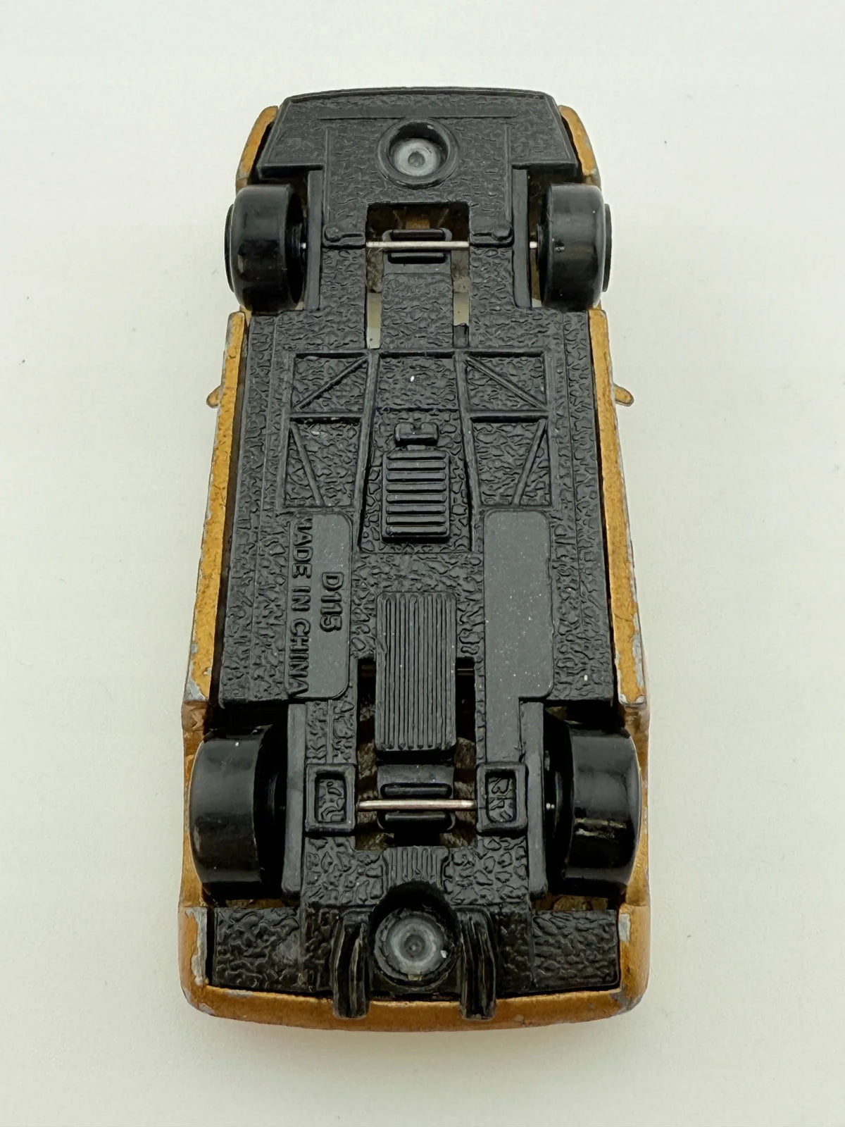 Ferrari F40 Maisto Złoty 1:64 – zdjęcie 8