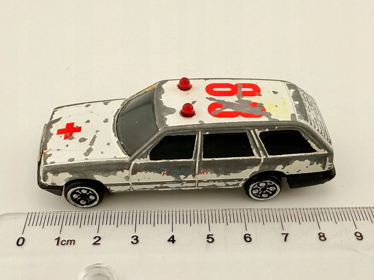 AMBULANCE, Resoraki, Die cast 8917, Biały, 1:64 – zdjęcie 8